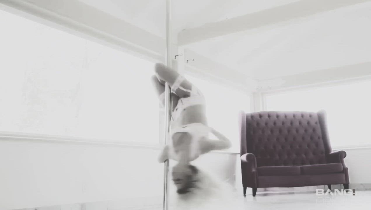 You spin me right round baby, right round : video clip