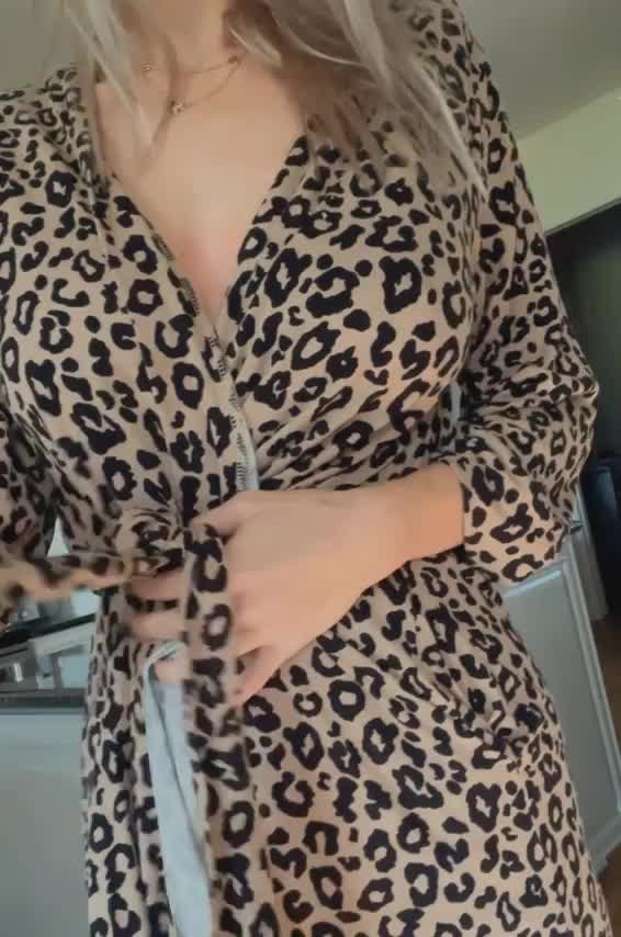 Imagine how my tits will look when I ride you.. : video clip