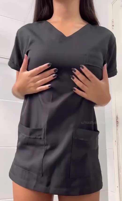 I never wear a bra to work : video clip