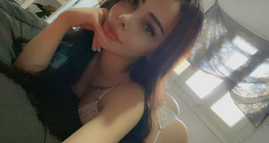 Wanna rest your cock between my tits???? : video clip