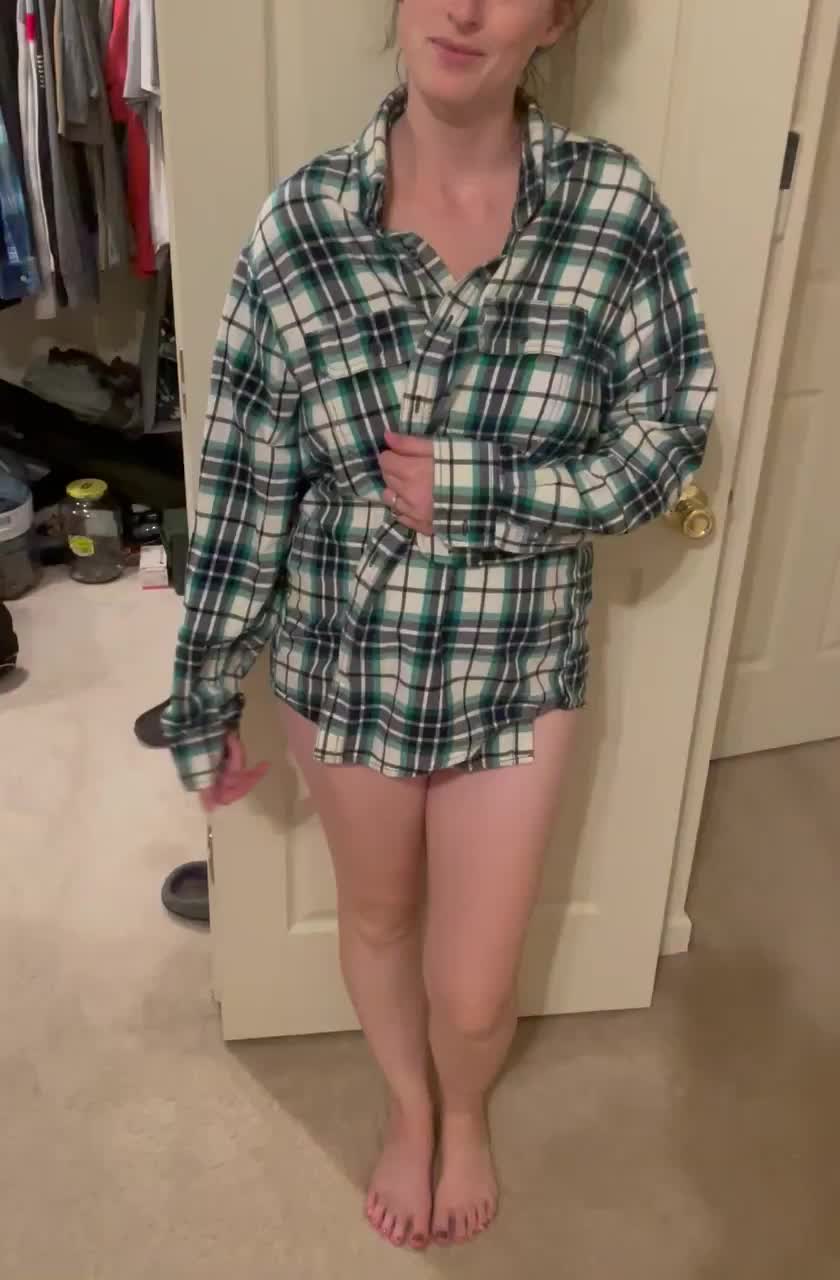 My mom curves hit all the right angles : video clip