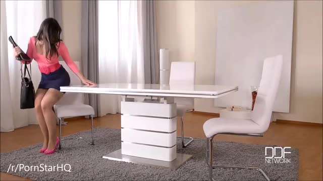 Nekane - Unconventional Job Interview : video clip