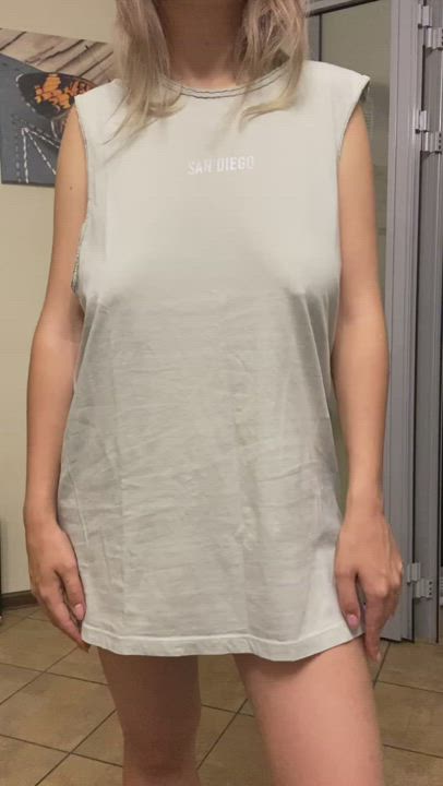 I love to shake my big natural tits, I hope your cock is hard : video clip