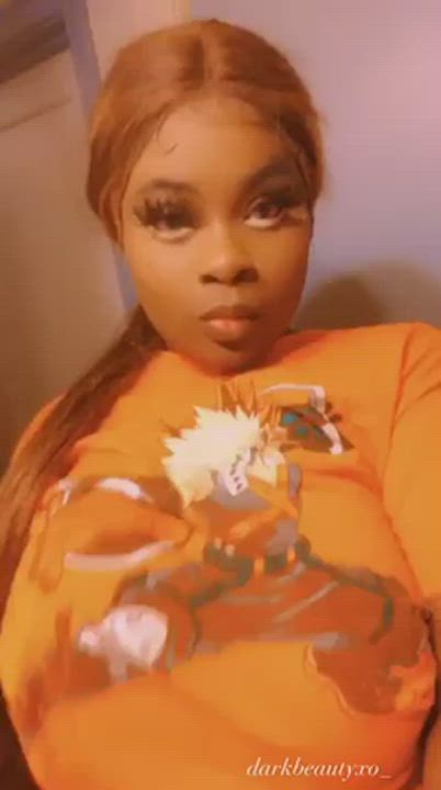 There are melons under my anime shirt 🙊🥰 : video clip