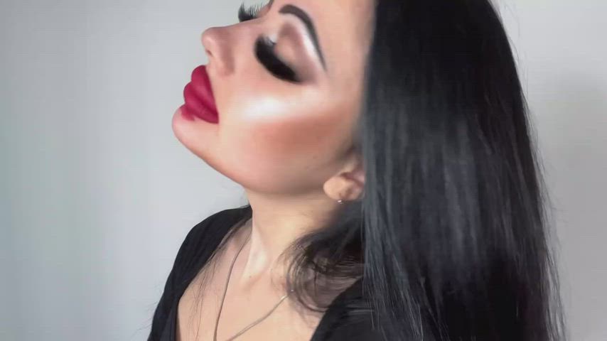 Bimbo with long tongue 👅 : video clip