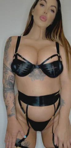 lemme bounce them in your face : video clip