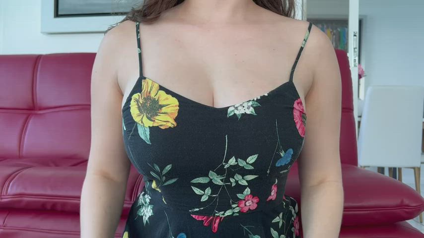 Do you approve of my freckles? (19f) : video clip