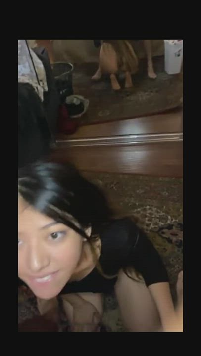 Hot cum on her young face : video clip