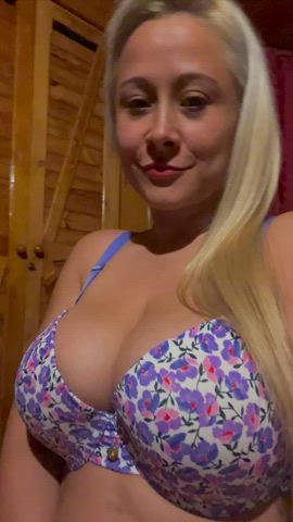 Can I be the first blonde girl you fuck? : video clip
