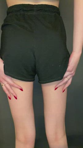 My ass is so petite…what would you like to do with it? : video clip