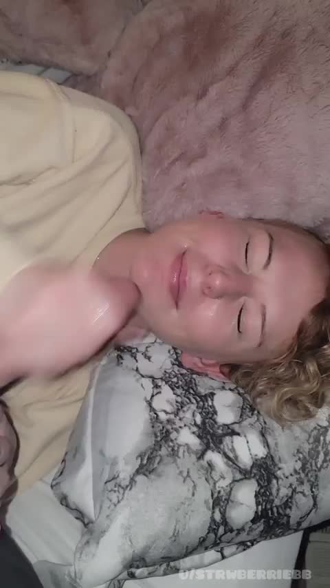 Starting the day with cumming on my face first thing in morning💦 (after we drank our coffee of course, we're not complete psychos)🤣 : video clip