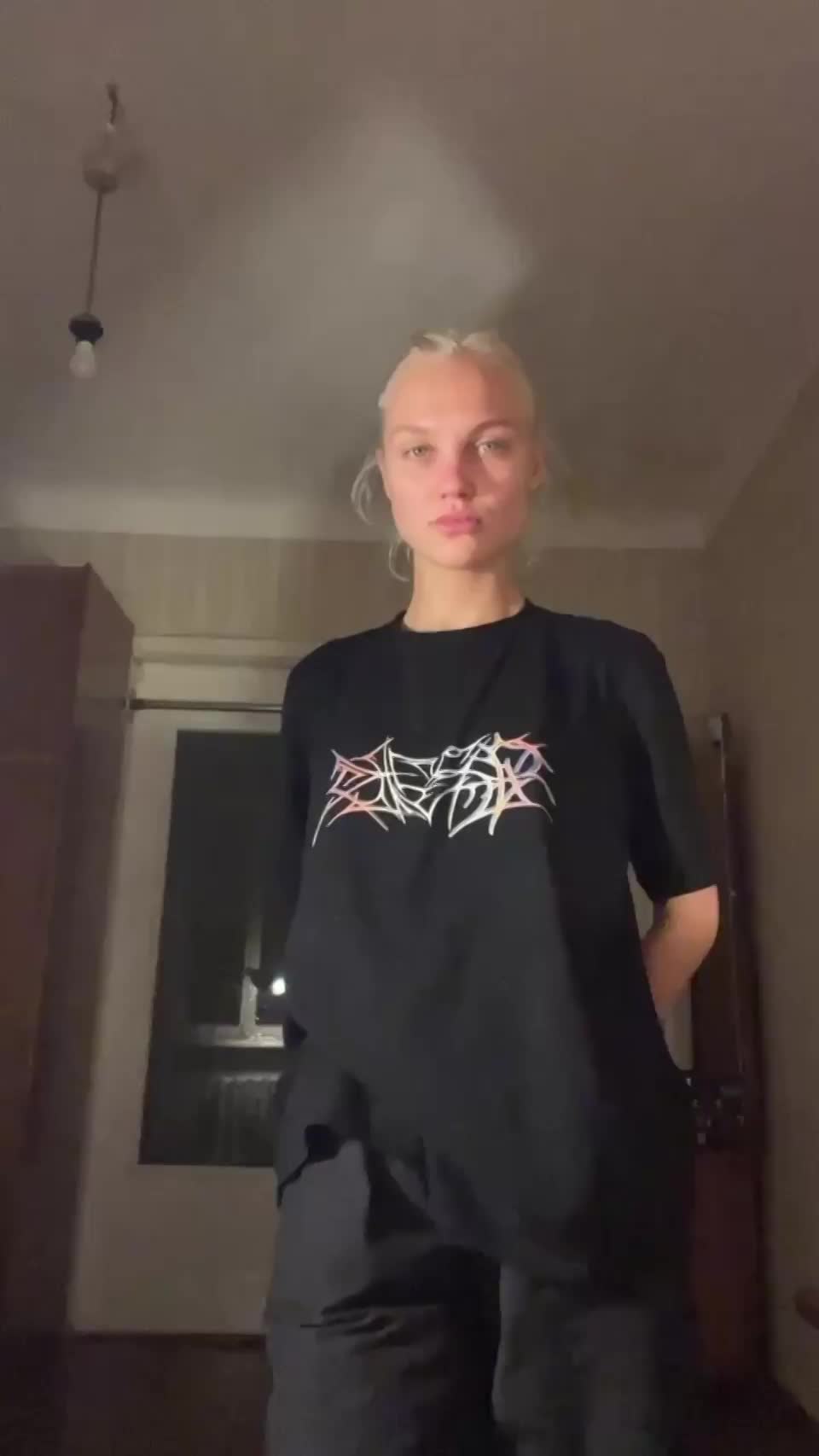 My slender body would look better in your cream : video clip