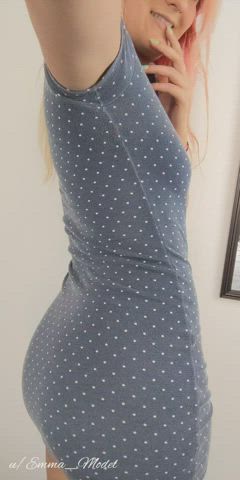 ¿Would you mind if I don't wear panties on our first date? Tight dress means no panties after all : video clip
