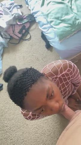 Ebony teen being a good girl sucking cock : video clip