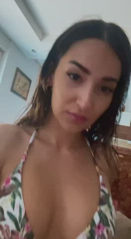 Say hi if you'd fuck mommy : video clip