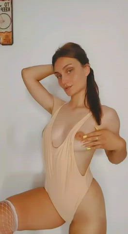 I need something hard : video clip