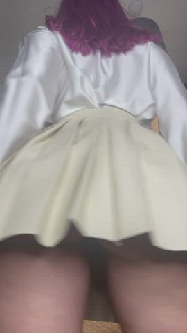Showing you what's underneath my skirt makes me a happy slut : video clip
