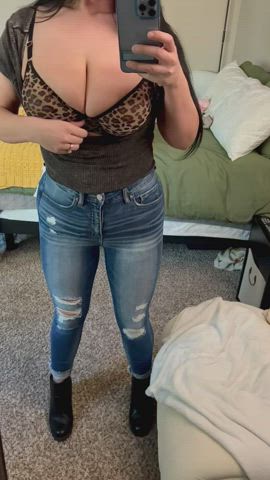 These Latina hips & tits were made to breed. : video clip