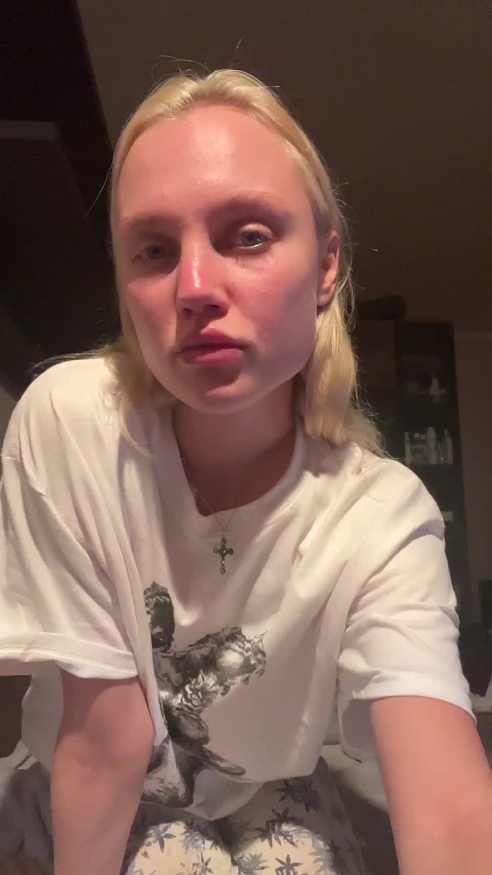 Doing a survey to see how many men like petite pale girls :) : video clip