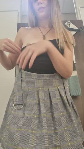 Shake your tits till u get the fits : video clip