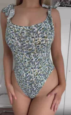 It’s too hot for clothes : video clip