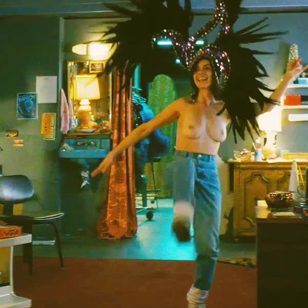 Alison Brie topless dancing (in light of the Community movie being confirmed!) : video clip