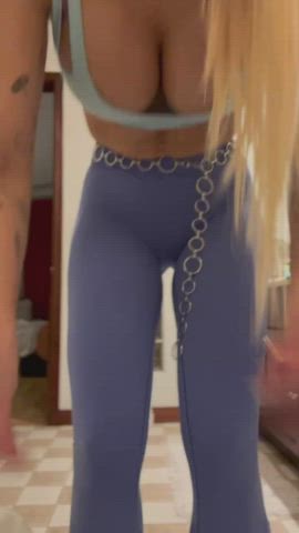 Feeling Hot 🥵 & Horny 💦 : video clip