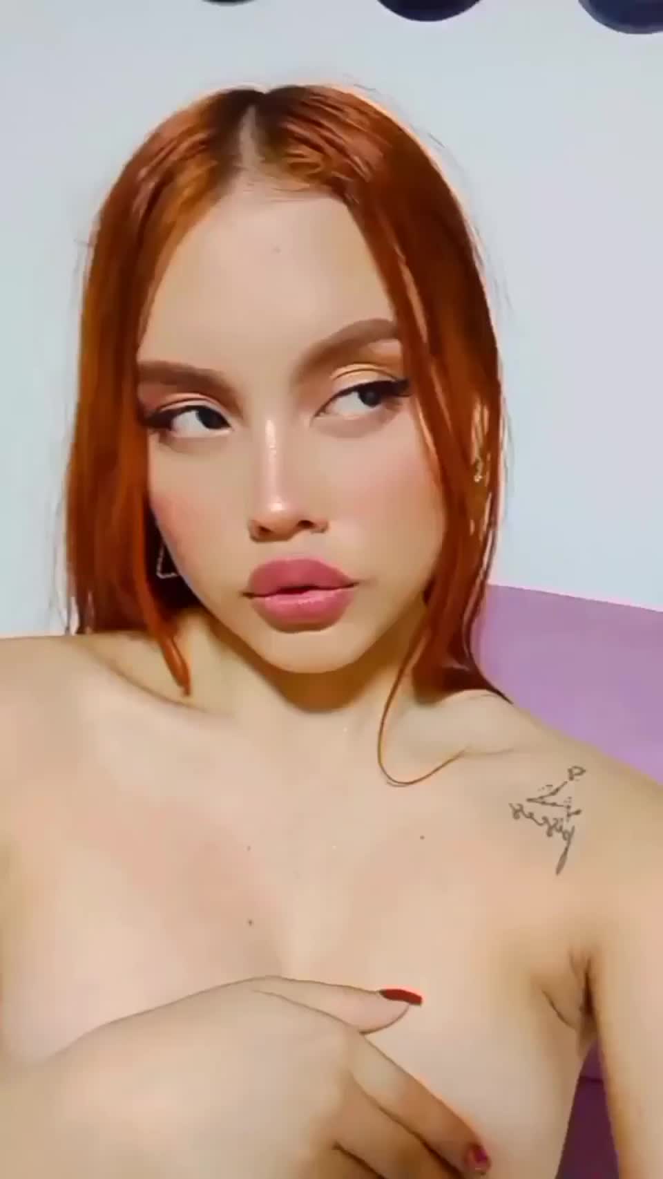 Would you consider sleeping with me if I was your colleague? : video clip