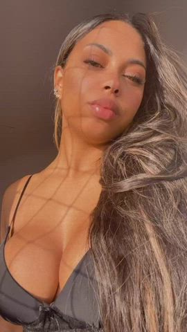 Who wants to be jailed in my heart forever? : video clip