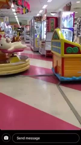 Sucking in The Mall : video clip