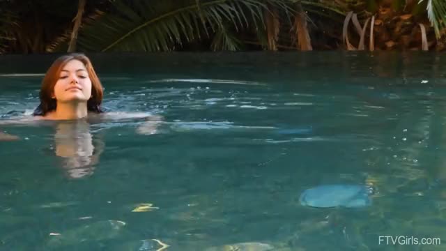 Getting Out Of The Pool : video clip
