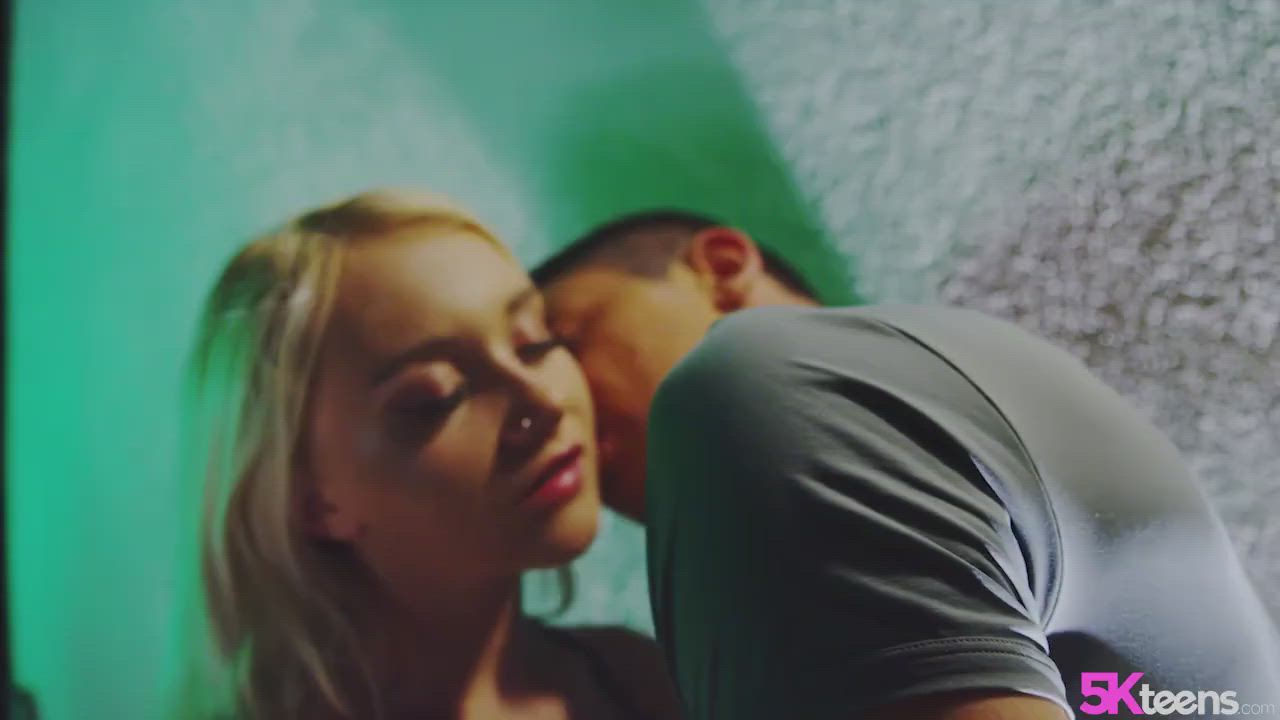 [5kTeens] Marilyn Sugar in "Looks So Sweet" : video clip