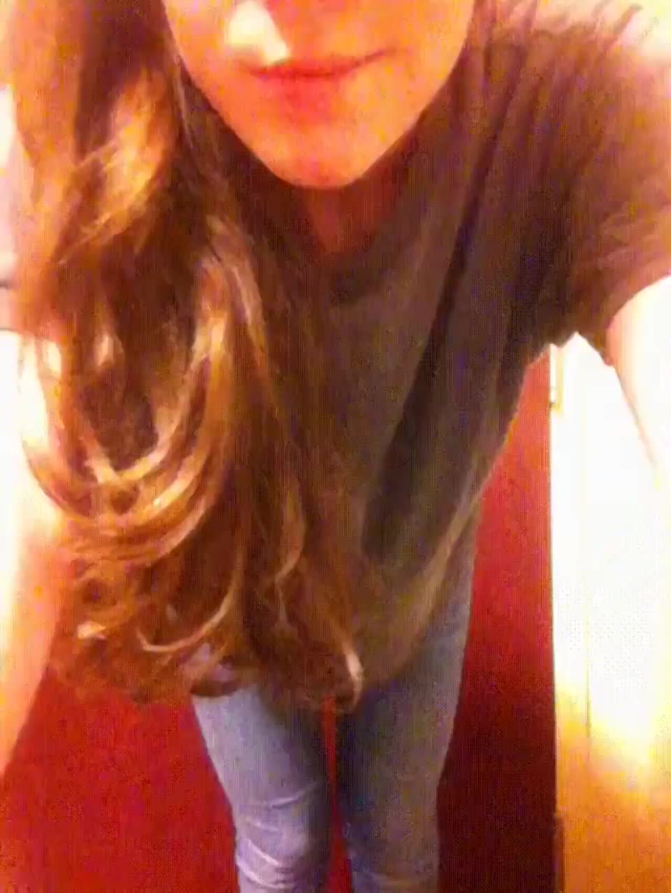 Sexy Redhead Spreading : video clip