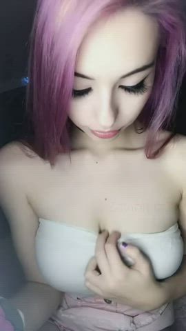 Right when I was thinking something was missing she shows the toy 🐰 : video clip