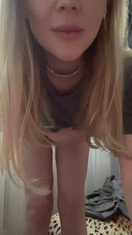 Hot housewife alone at home : video clip