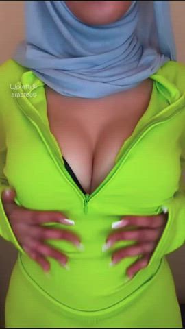 Who would titty fuck a Muslim girl like me? : video clip
