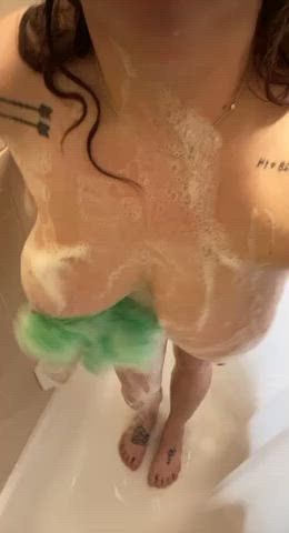 Curvy girls are more fun, even in the shower, right? 😘 : video clip
