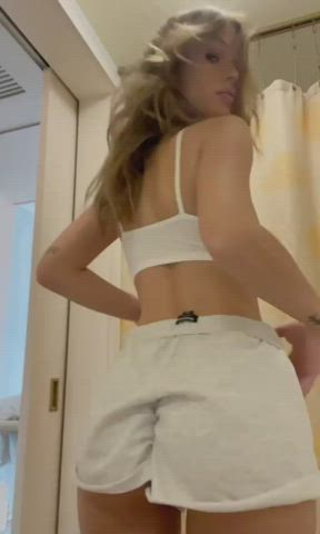 I'm So Hot I'm Waiting For You Naked In Bed : video clip