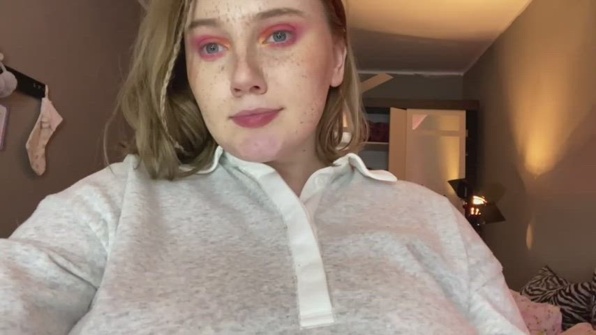 There's a hairy pussy hiding in those panties for you...😏 : video clip
