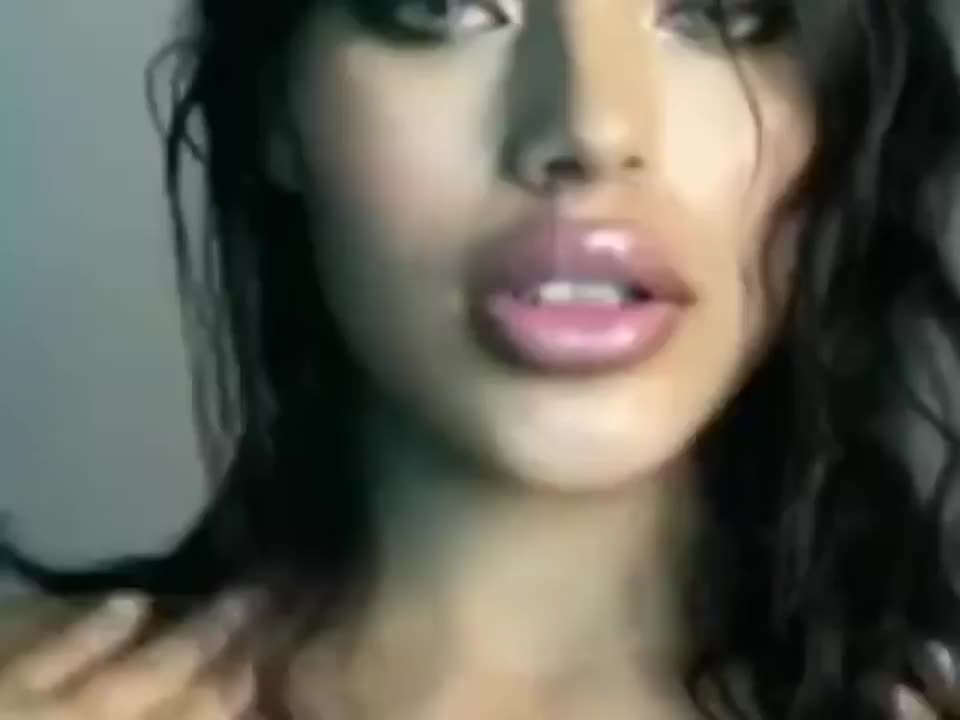 Boobs take shower : video clip