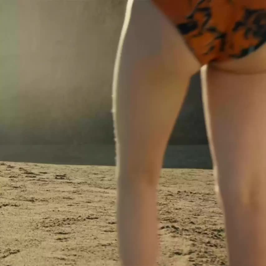 Thomasin Mckenzie has an underrated ass : video clip