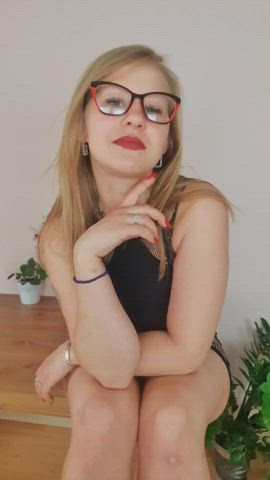 This is how I sometimes go to the office, I hope this isn't too brave an outfit. : video clip