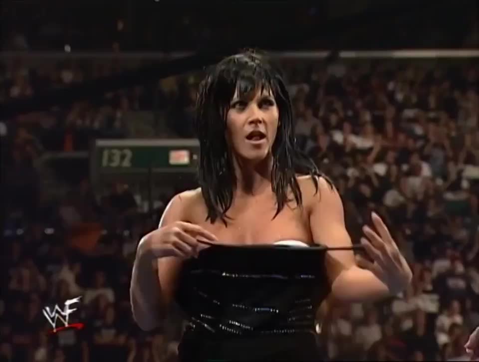 Miss Kitty Showing Her Tits To The Wwf Audience : video clip