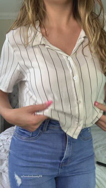 Would you guess I have double Ds under this outfit? [OC] : video clip
