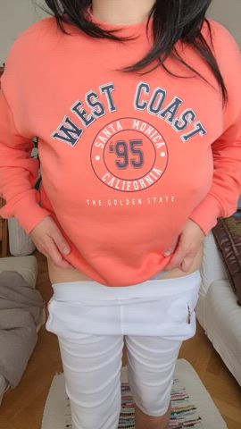 Panties at half-mast and tits out : video clip