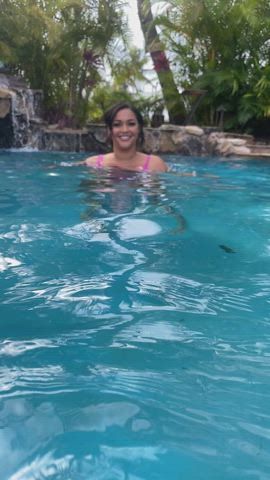 Watch my giants boobs bounce underwater in slow-motion. : video clip