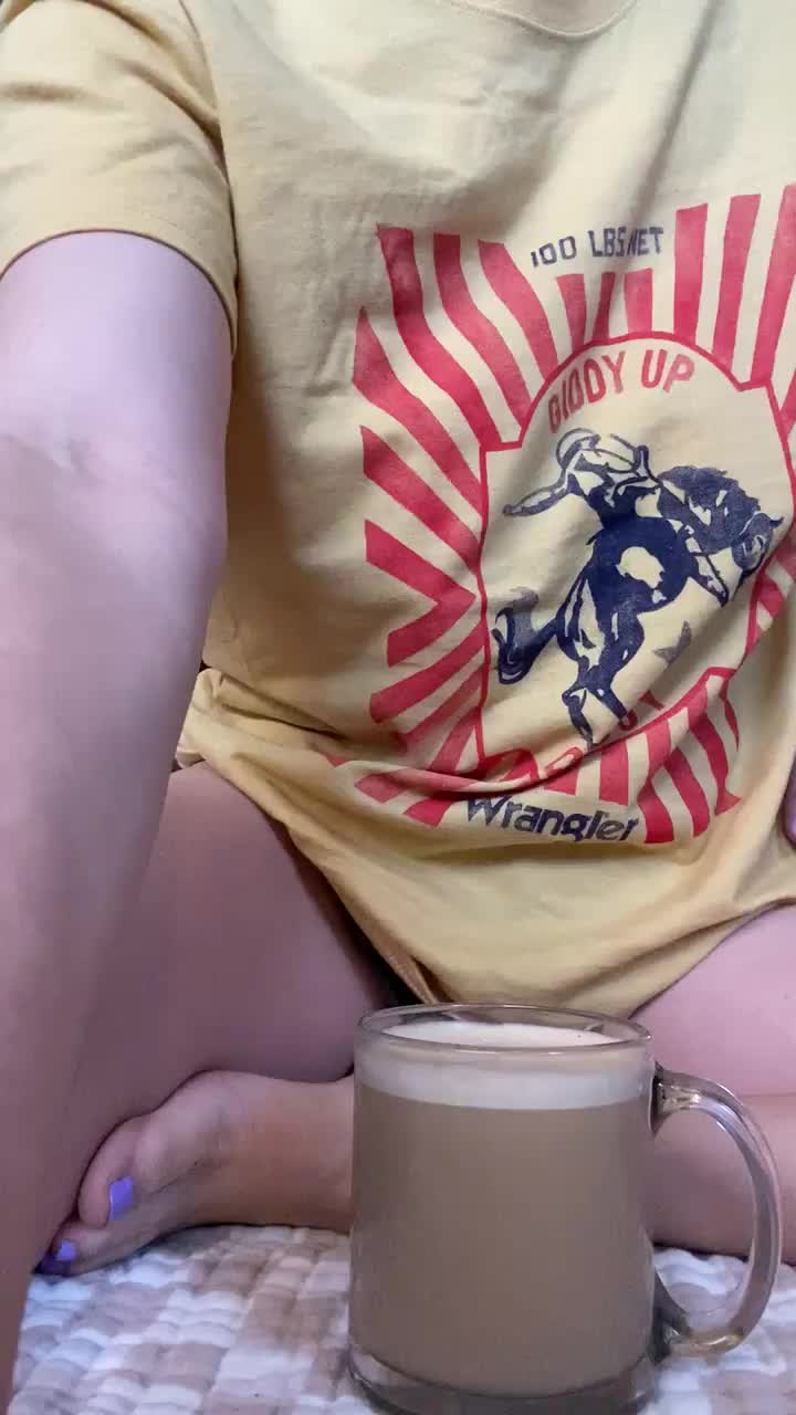 Titty fuck Friday, can that be a thing : video clip
