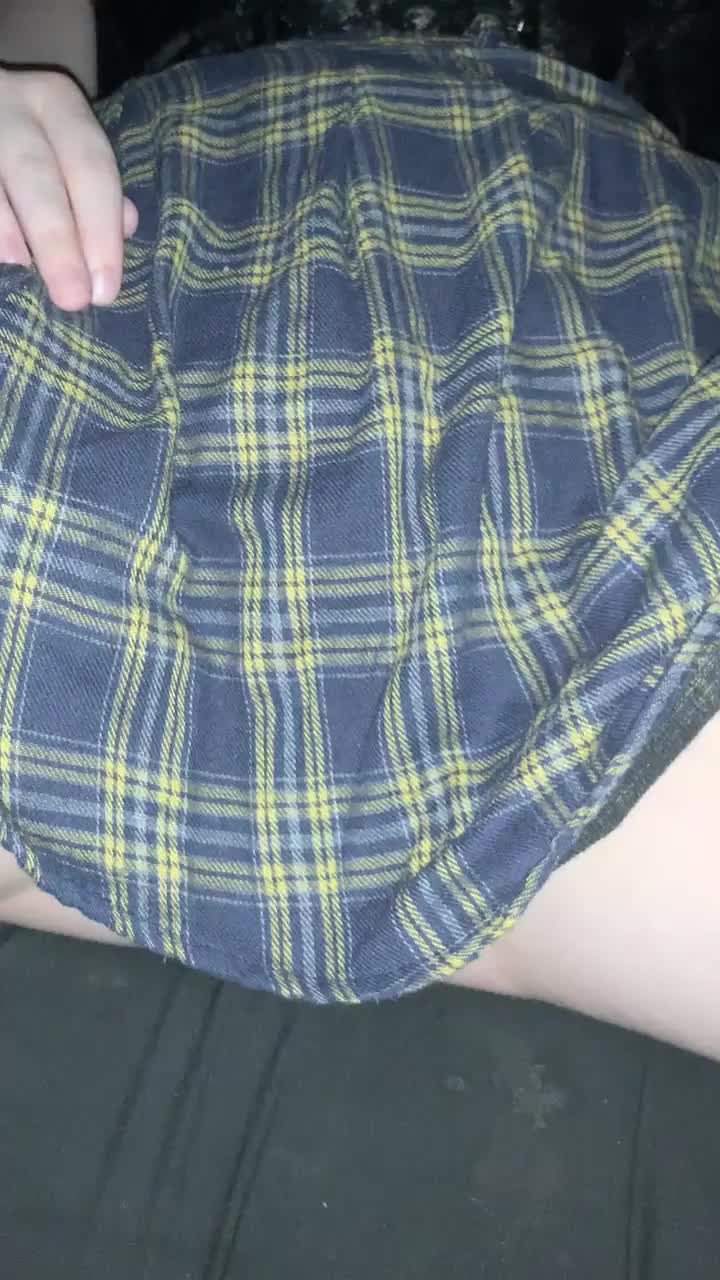 Pull my skirt up and fuck me in public : video clip