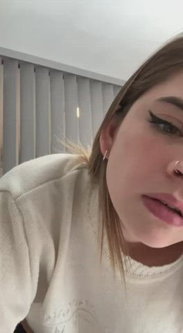 I look at myself and I'm hot, are you the same? : video clip