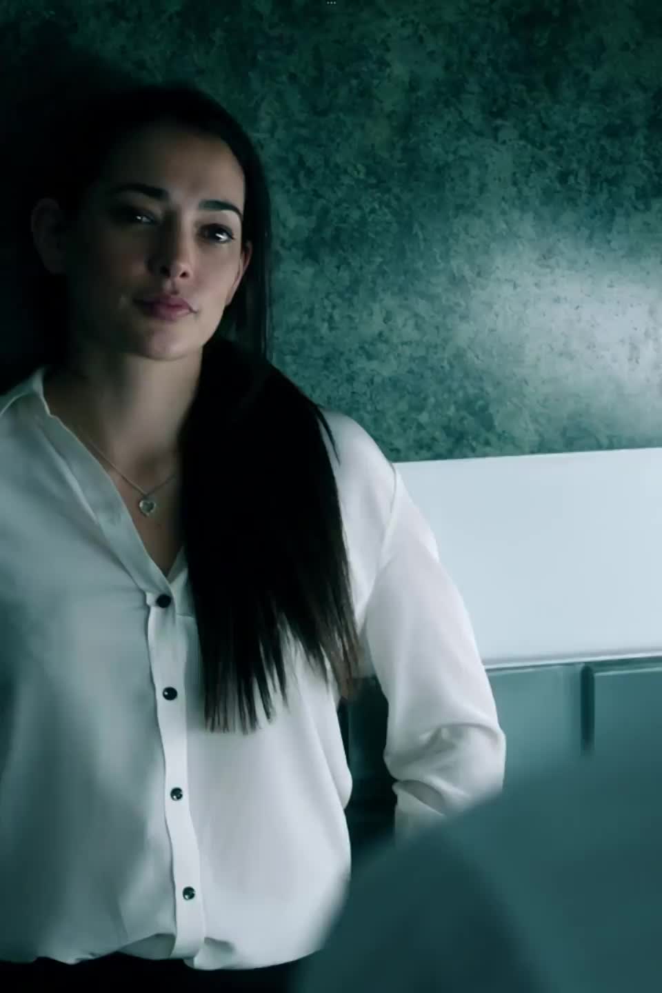 Natalie Martinez Sexy in Into the Dark : video clip